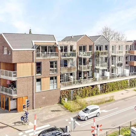 In With Access Apartman *